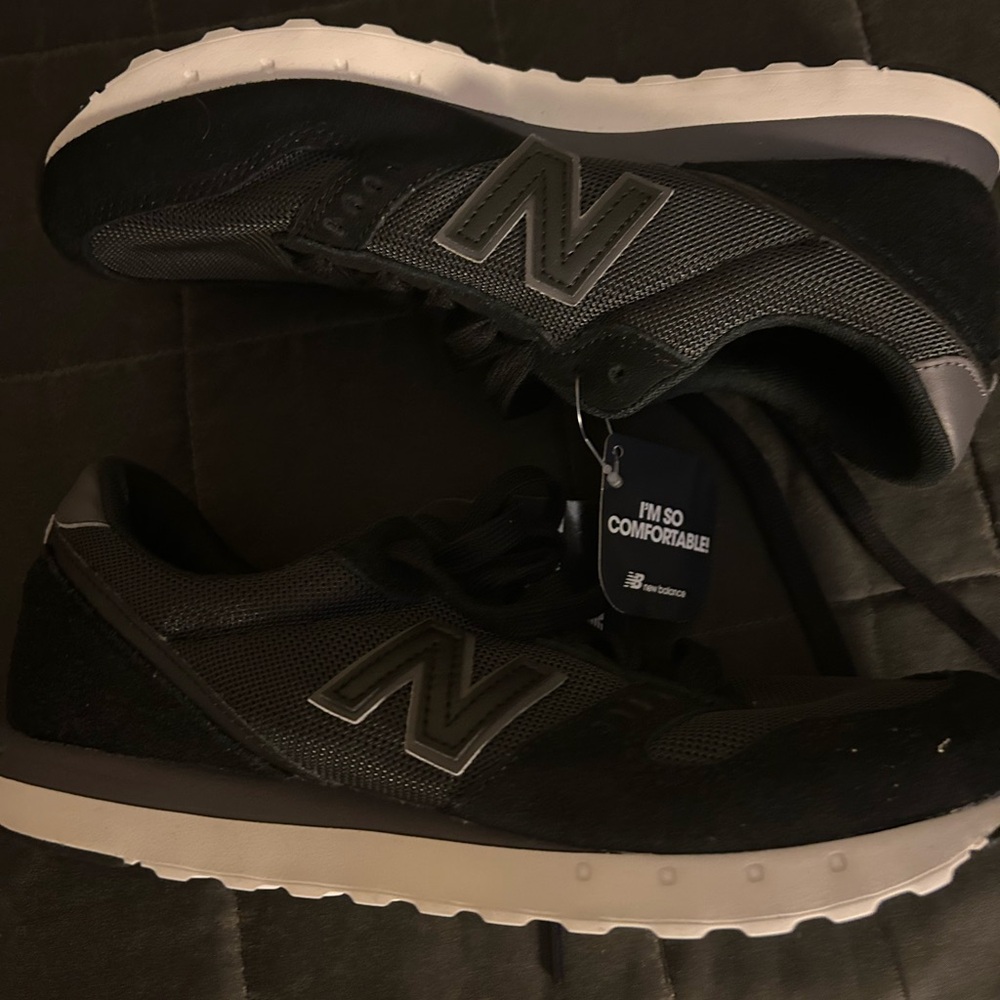 New Balance Men's Black and Gray Athletic Shoes